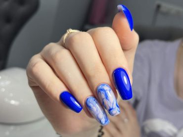 Синий дизайн ногтей. Студия маникюра в Ульяновске